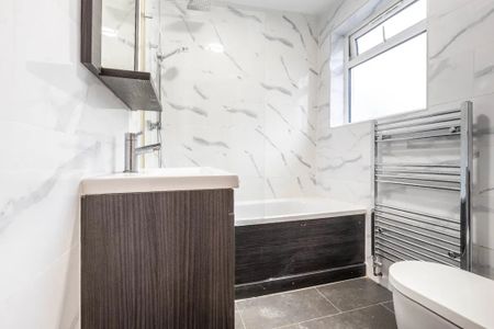 2 Bed Flat, Goodrich Road, SE22 - Photo 5