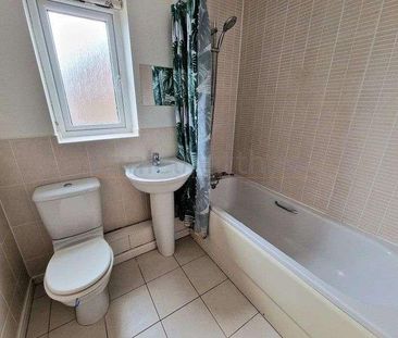 Bridgend, CF31 - Photo 6