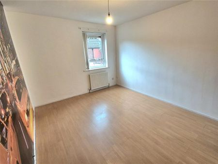 3 bedroom end of terrace house to rent - Photo 4