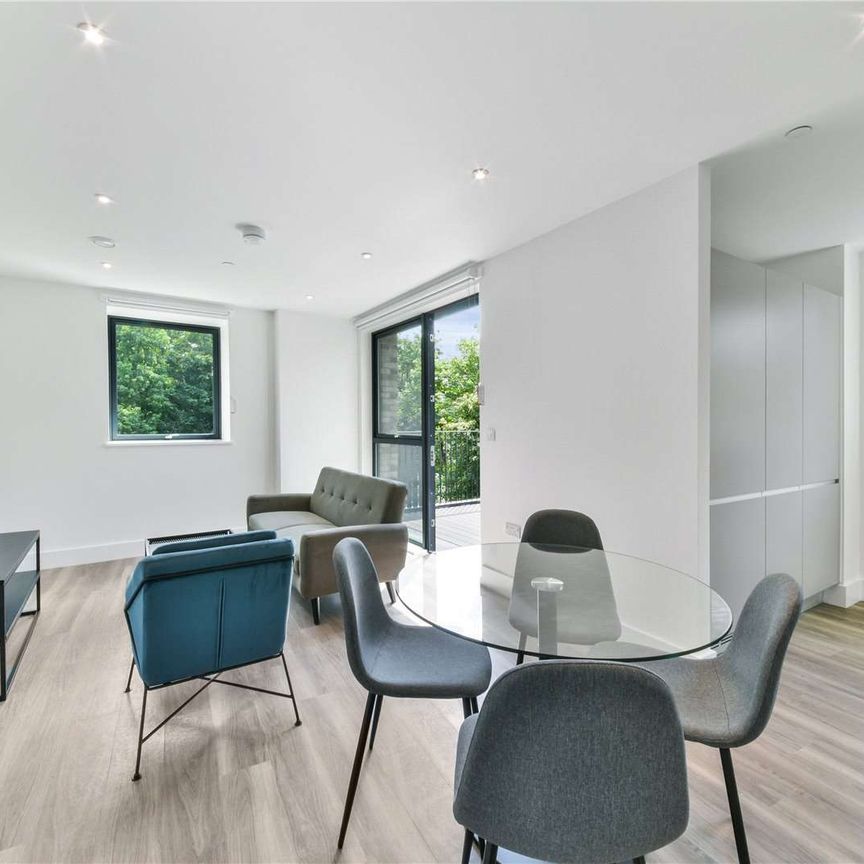 Bright and spacious 2 bedroom, 1 bathroom apartment to rent in this modern new build in Greenwich. - Photo 1