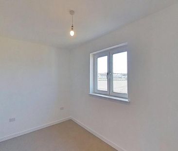 4 bedroom end of terrace house to rent - Photo 4