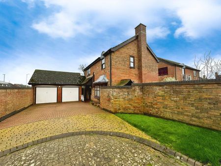 3 bedroom detached bungalow to rent - Photo 2