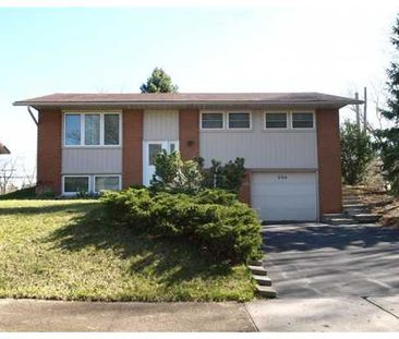 4 Maple Ridge Crescent - Photo 1