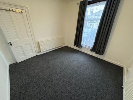 4 Bed Semi-Detached House, Chester Road, IG3 - Photo 2