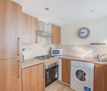 2 bedroom terraced house to rent - Photo 4