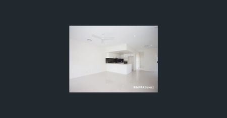 Two Storey Home In Oceanside Estate - Photo 4