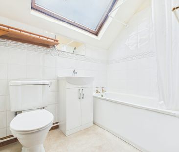 Flat to rent on - Photo 1