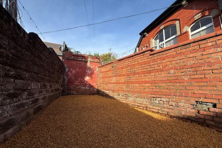 St. Pauls Avenue - Photo 2