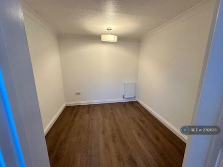 3 bedroom end of terrace house to rent - Photo 3