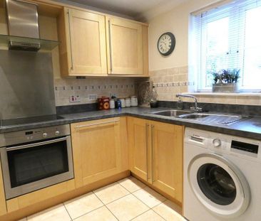 2 bedroom semi-detached house to rent - Photo 5