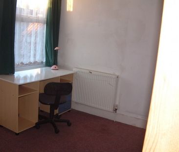 3 bed house - Photo 2