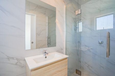 Modern & Low Maintenance - Photo 5