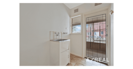 Within Glen Waverley Secondary College Zone – Bright Single-Level Home with Brand New Flooring - Photo 4