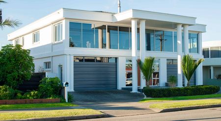 Modern Beachfront Home - Photo 3