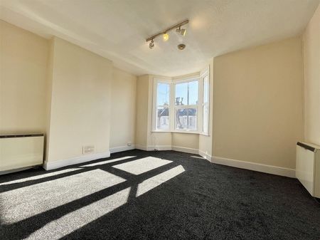 1 Bedroom Maisonette - Upper To Let - Photo 4