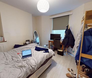 6 bedroom terraced house to rent - Photo 4