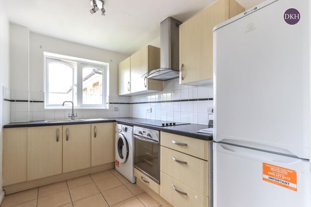 Kings Avenue, Watford, Hertfordshire, WD18 - Photo 1