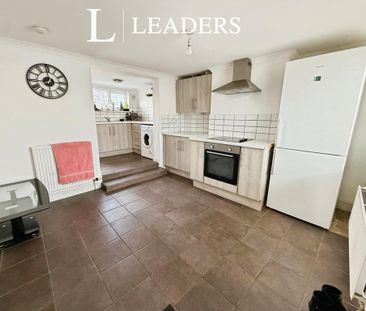 3 bedroom semi-detached house to rent - Photo 5