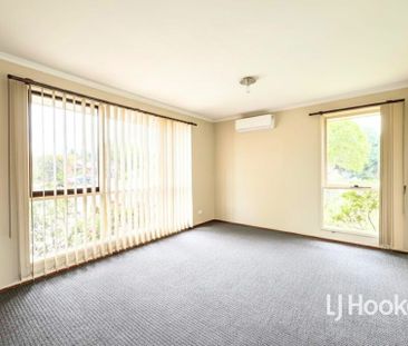 10 Sue Court, Hampton Park VIC - Photo 2