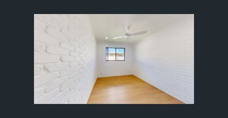 Newly renovated, Great Location - Photo 2