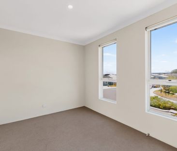 STUNNING TOWNHOUSE IN BEAUTIFUL LOCATION - Photo 5