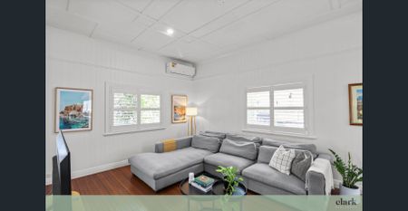 Spacious Family Queenslander with Pool and Large Backyard - Photo 2