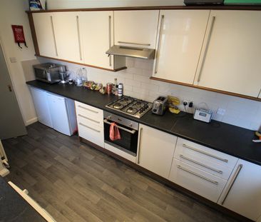 Estcourt Avenue, Headingley, LS6 3ET, Leeds - Photo 3