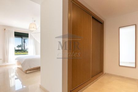 2 bedroom luxury Flat for rent in Estepona, Spain - Photo 5