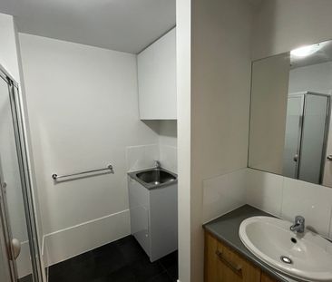 Upstairs 2 bedroom unit - Photo 4