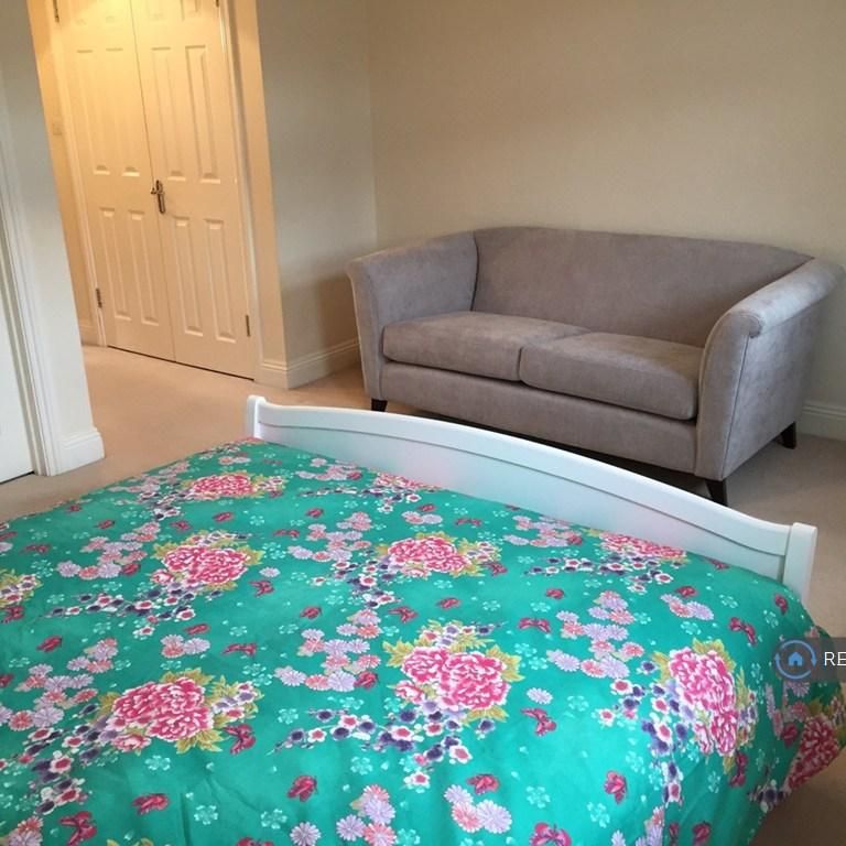 1 bedroom in a house share to rent - Photo 1