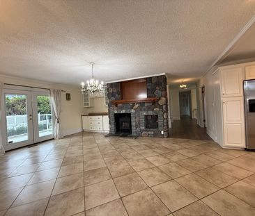 Spacious Lakeview Heights Home with Private Yard - Photo 5