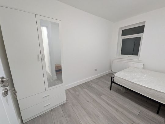 Room in a Shared House, London Road, SM6 - Photo 1