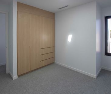 Architecturally crafted townhouse - Photo 4