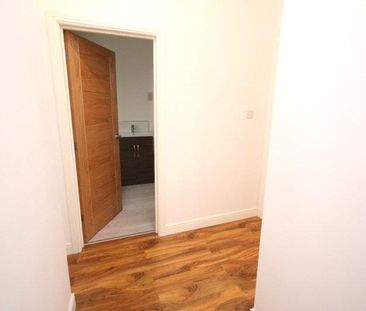 1 Bedroom Flat / Apartment to let - Photo 4