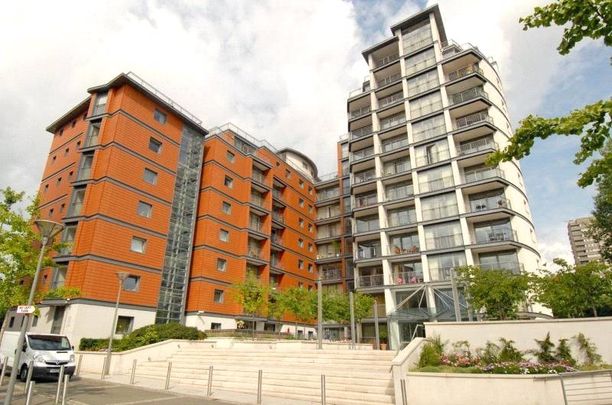 Holland Gardens, Brentford, London, TW8 0AZ - Photo 1