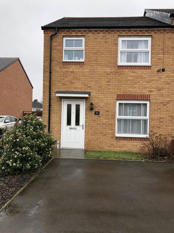 4 bedroom semi-detached house to rent - Photo 2