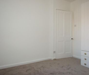 2 bedroom semi-detached house to rent - Photo 3