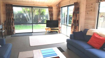 Kenwood Beach House - Photo 4