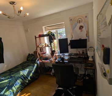 Room in a Shared Flat, Queens Road, TW10 - Photo 4