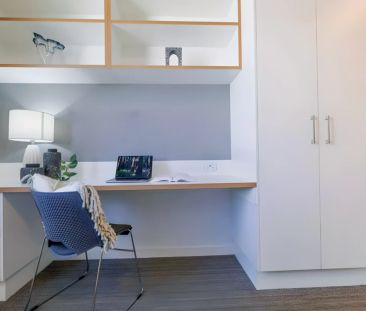 Premier Studio with Double Bed(low floor (Level 1-5)) - Photo 1