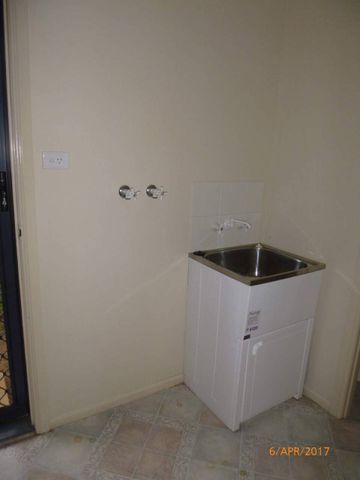 Brick Unit in Quiet Cul-de-Sac - Photo 4