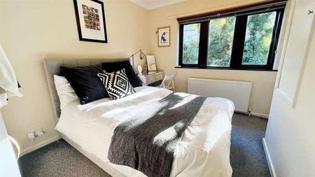 Sunnybank, Denby Dale, Huddersfield, HD8 - Photo 3