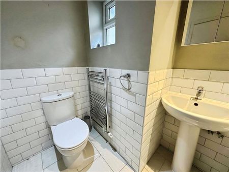 3 bedroom apartment to rent - Photo 5
