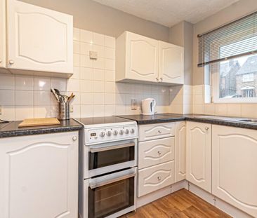 2 bedroom Flat To Let - Photo 3