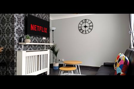 3 Bed Semi-Detached House, Hunts Close, LU1 - Photo 2