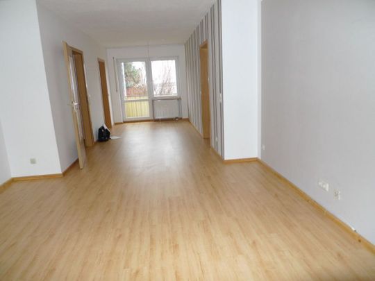 Schmölln, Super 3-Raum-EG-Wohnung mit 2 Balkonen! (ME21) - Foto 1