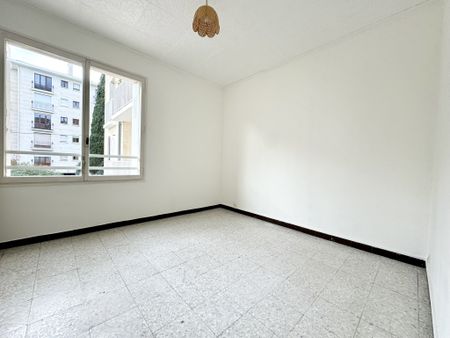 NIMES VAUBAN / REVOLUTION - T4 avec BALCON ET CAVE - CHAUFFAGE INCLUS - Photo 4
