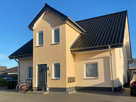 Neuwertige 4-Zimmer-Wohnung mit Balkon - Foto 2