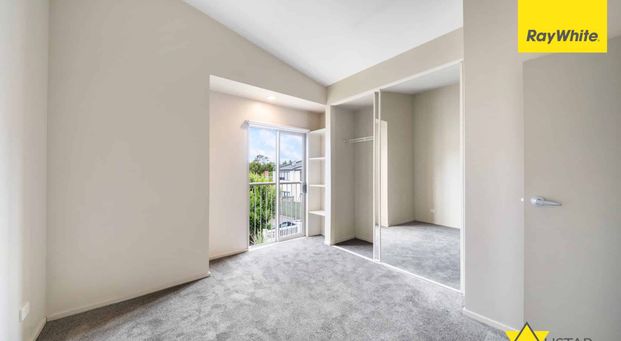 Bright and Spacious 2-Bedroom Unit in a Convenient New Lynn Location - Photo 1