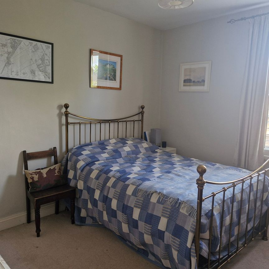 Room in a Shared House, Littleton Street, SW18 - Photo 1